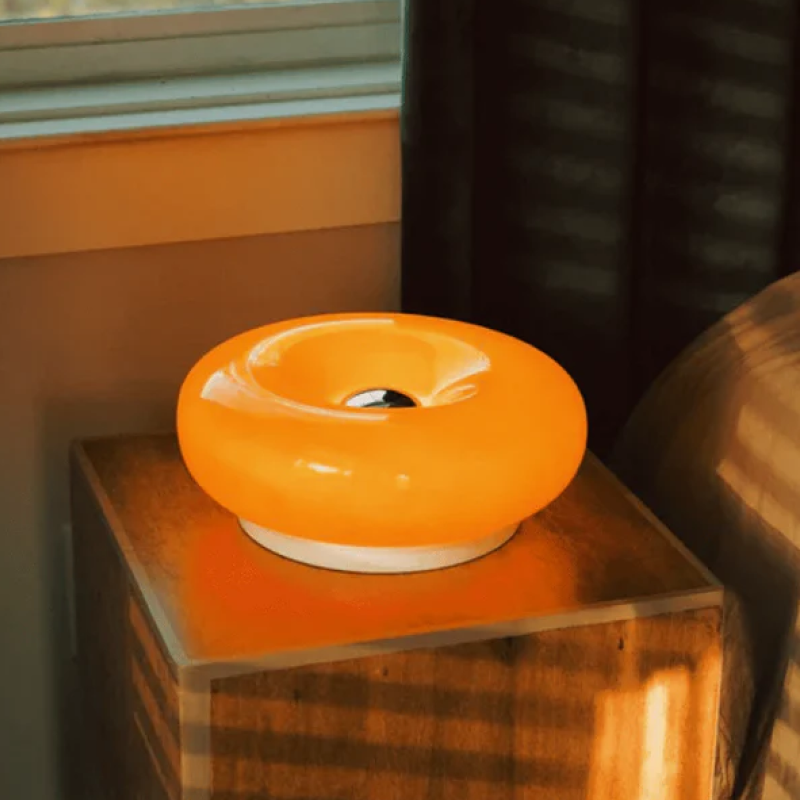 O Segredo da Decoração Aconchegante: Benefícios das Luminárias Laranja na Sua Rotina