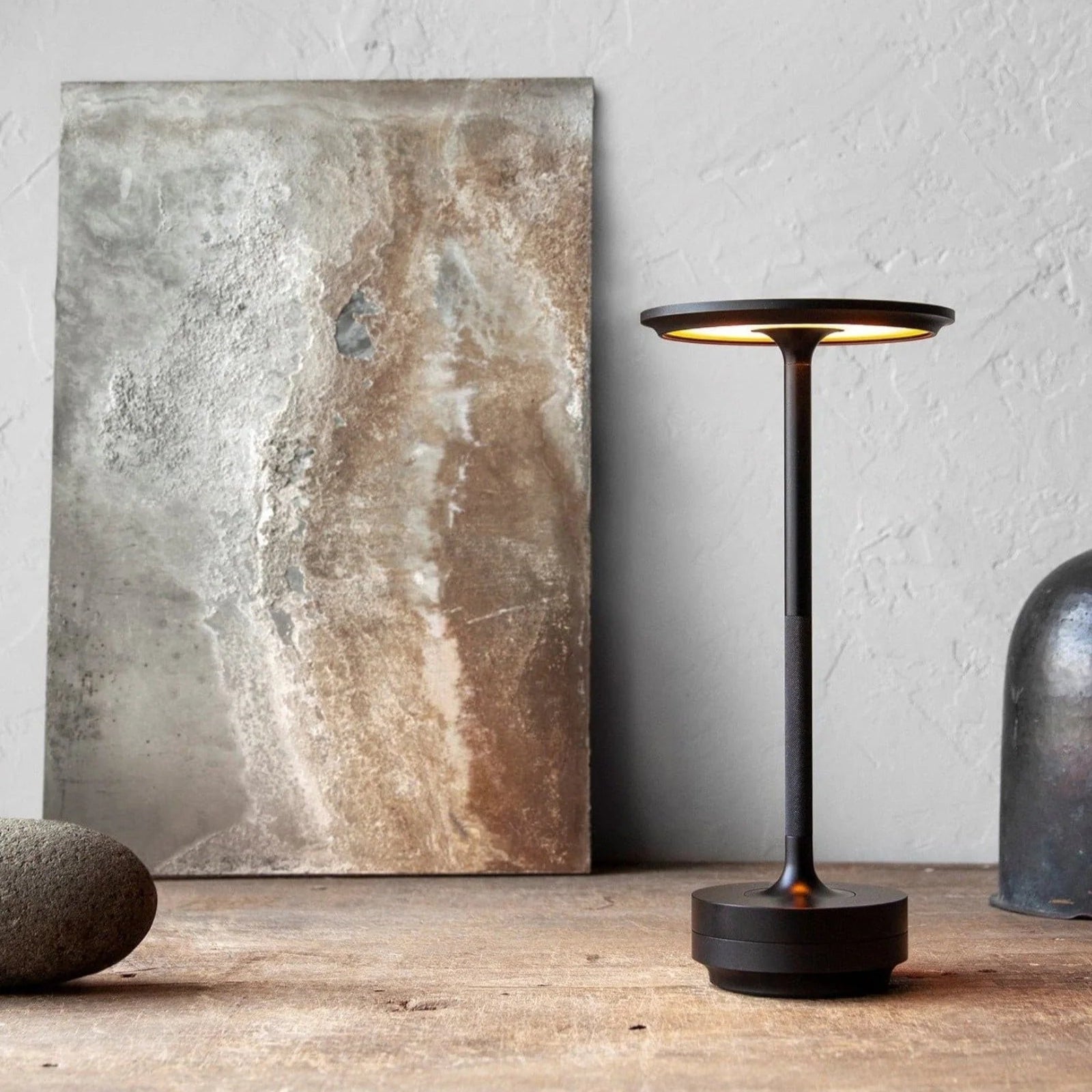 Luminária de Mesa Recarregável Aurora Inox