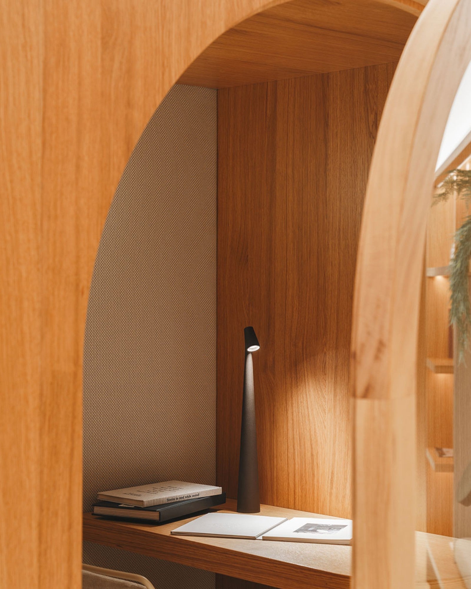 Luminária de Mesa Moderna Recarregável VersaLight