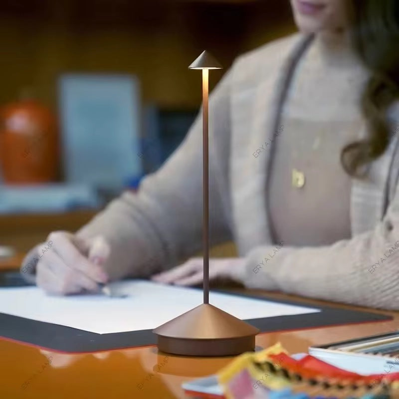 Luminária de Mesa Estilo Pina Recarregável