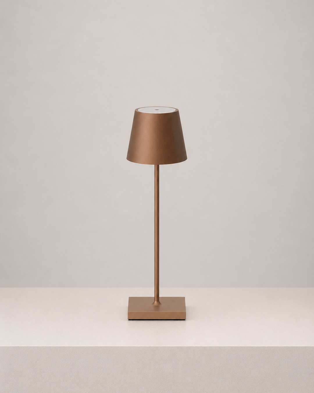 Luminária de Mesa Estilo Poldina Pro