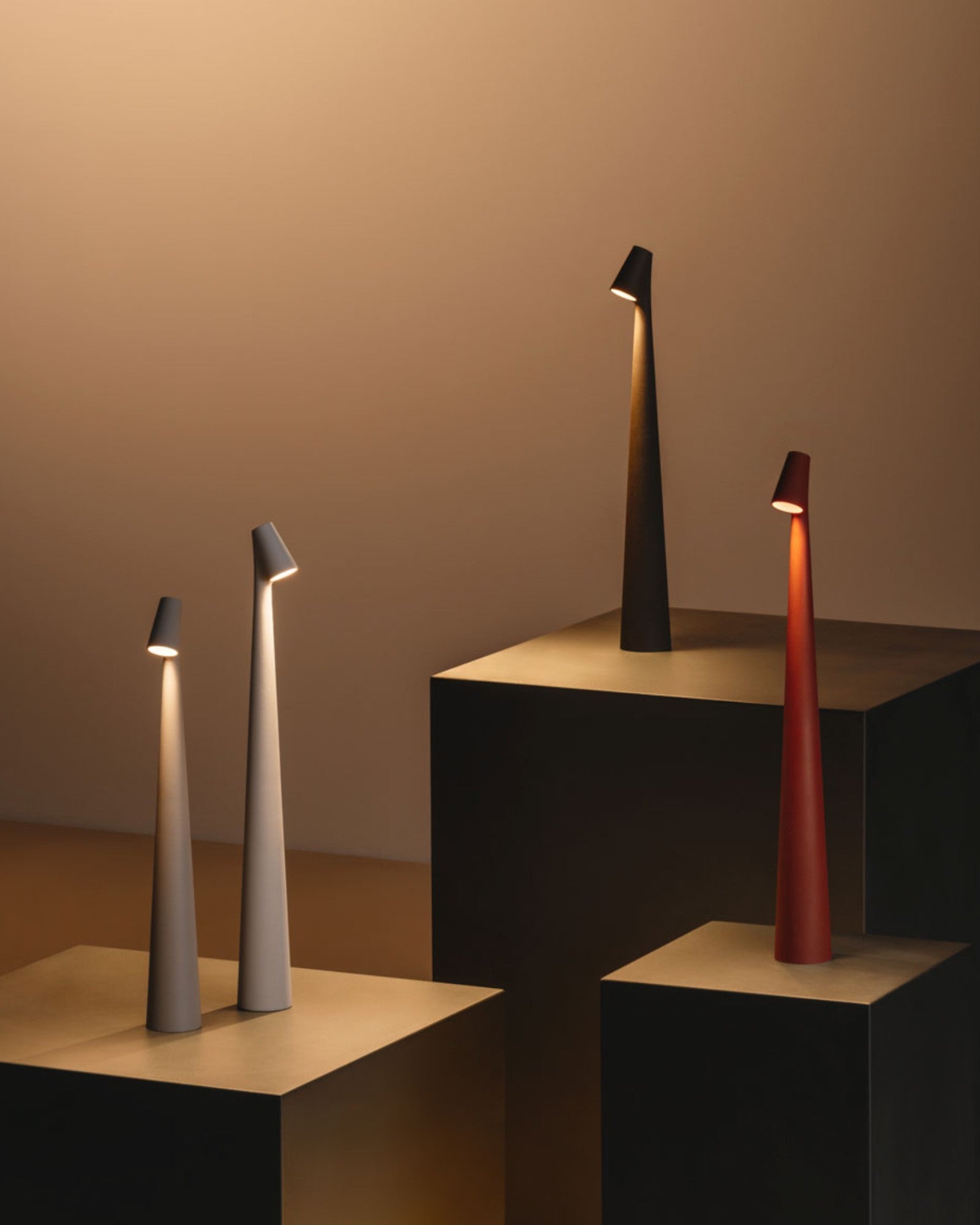 Luminária de Mesa Moderna Recarregável VersaLight