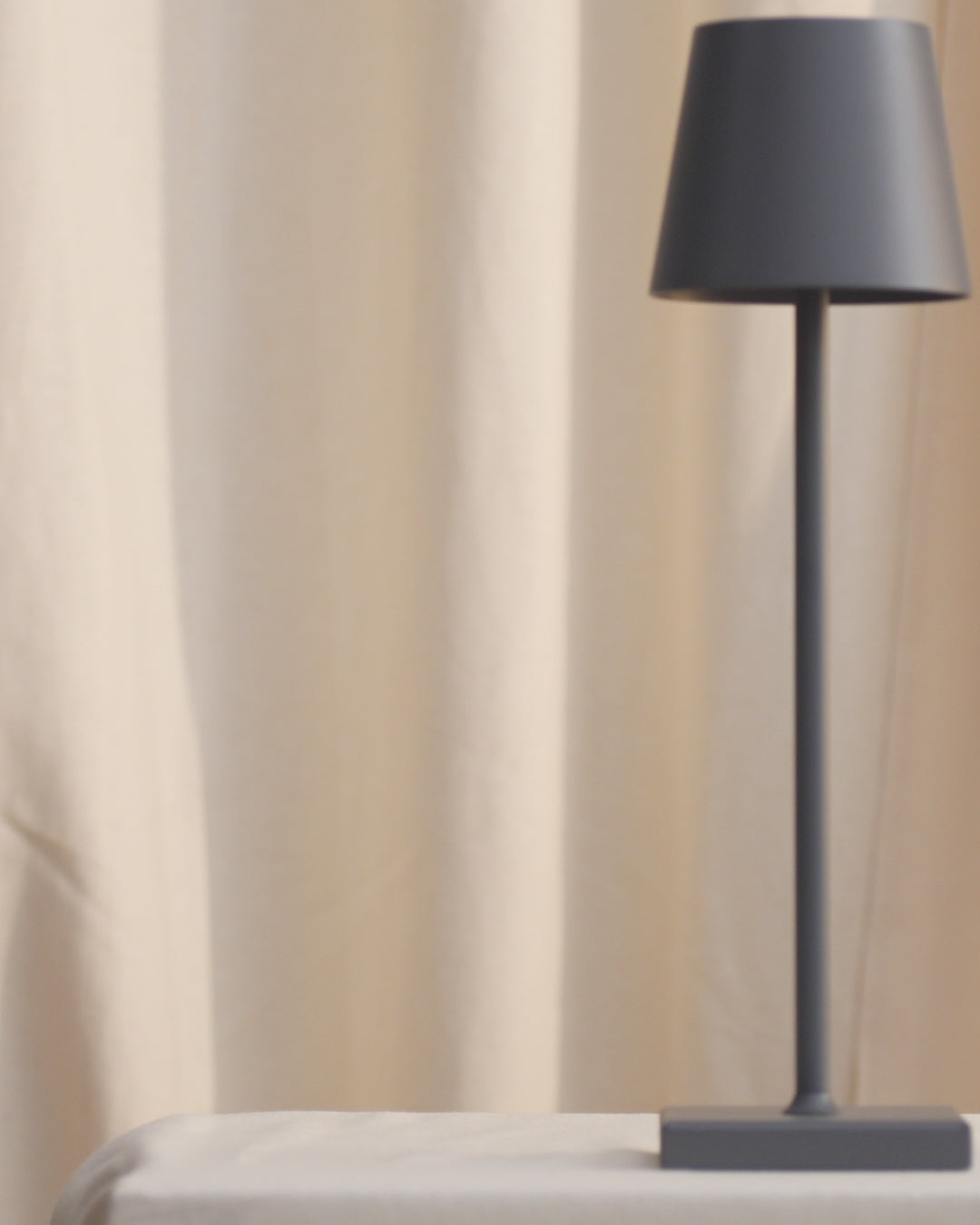 Luminária de Mesa Estilo Poldina Pro Recarregável